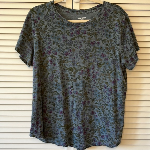 Old Navy Tops - Old Navy Floral Top Size XL